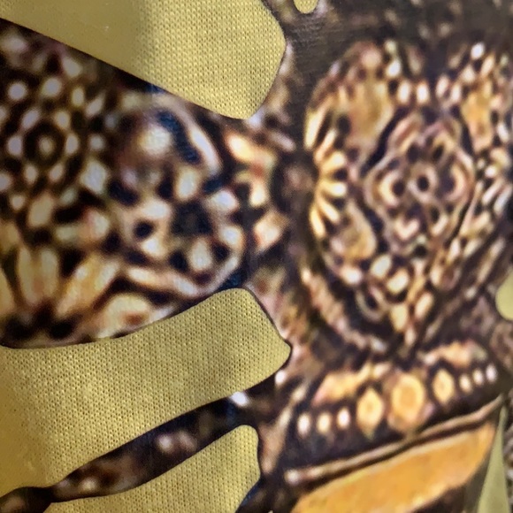 Bee Kind yellow t shirt - Picture 4 of 10